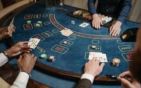 Papan taruhan Roulette Otomatis dengan berbagai pilihan jenis taruhan dan nilai pembayaran